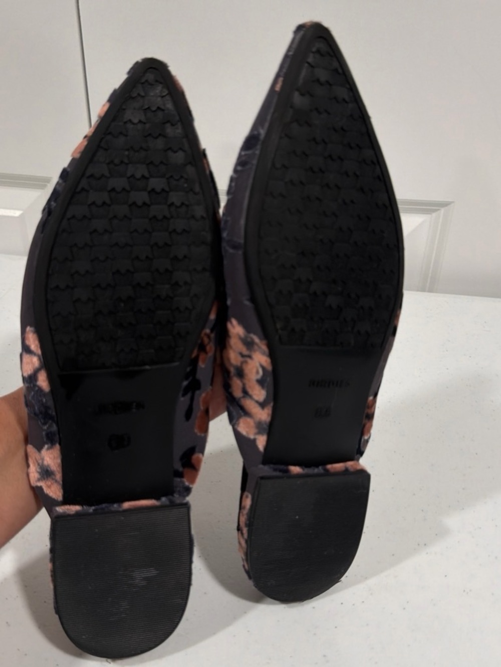 NWOT Birdies “the swan” Pointed Floral velvet mules in Gray and Peach - Picture 8 of 8
